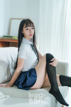 打屁股美女光趴着gif动态图